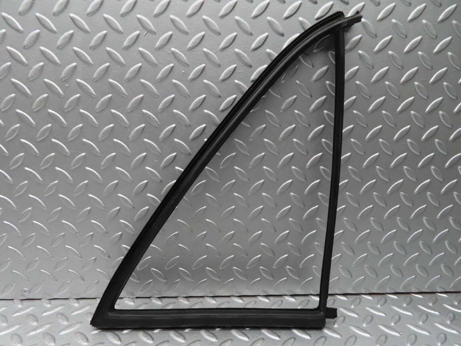 14490 Mercedes-Benz W116 350SE Rear Left Quarter Window Rubber Seal 1167350124