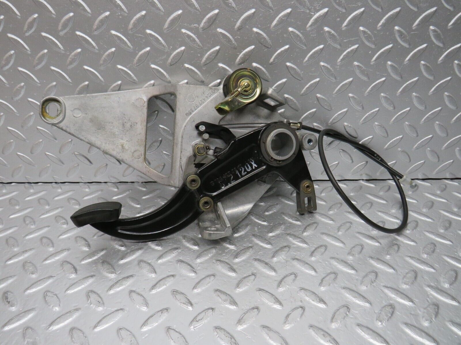 30437 Mercedes-Benz W124 230E Parking Brake Pedal 1244270736 1244270801