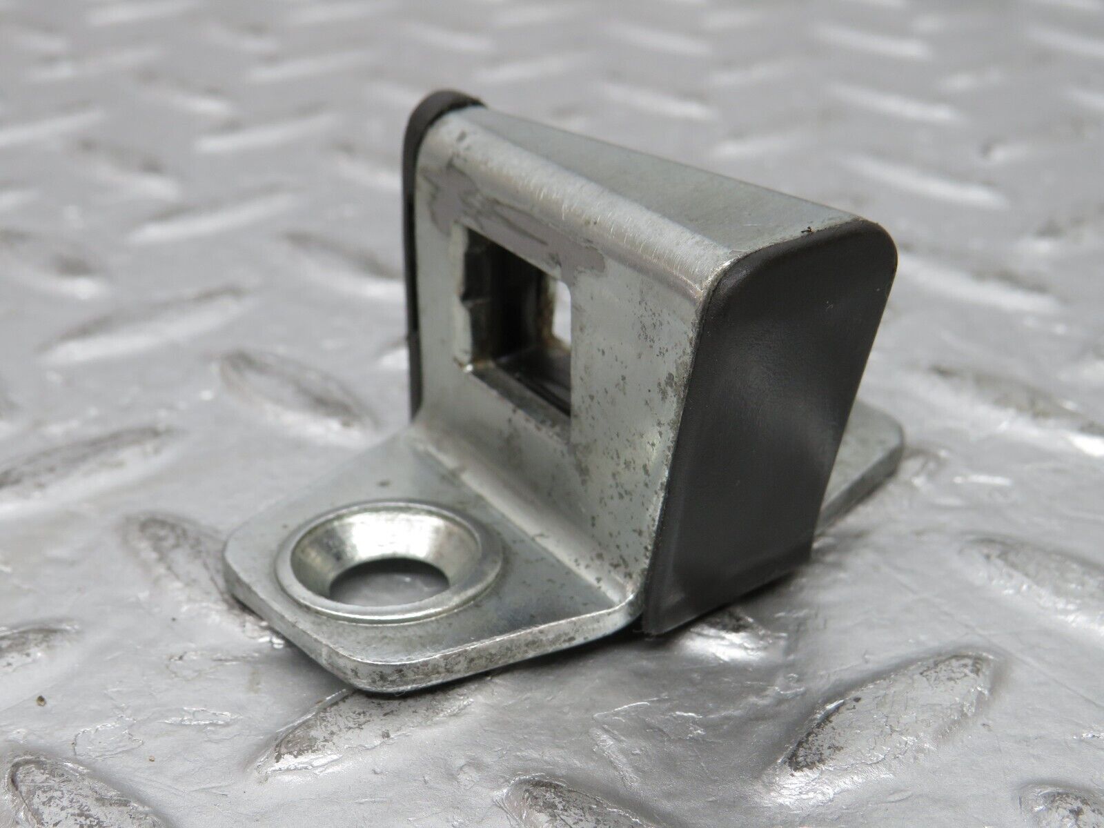 32379 Mercedes-Benz S124 300TE Wagon Door Lock Latch