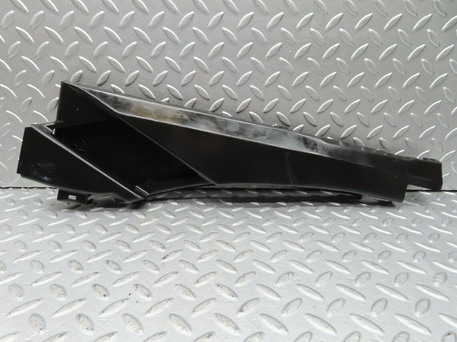 16302 Mercedes-Benz W124 260E Front Right Cable Channel 1248212436