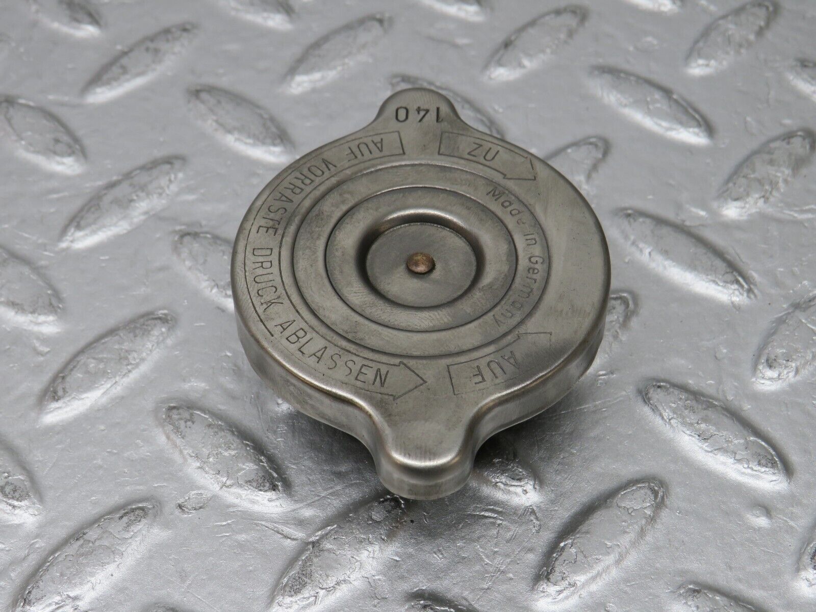 37741 Mercedes-Benz A124 320E Cabriolet Radiator Cap