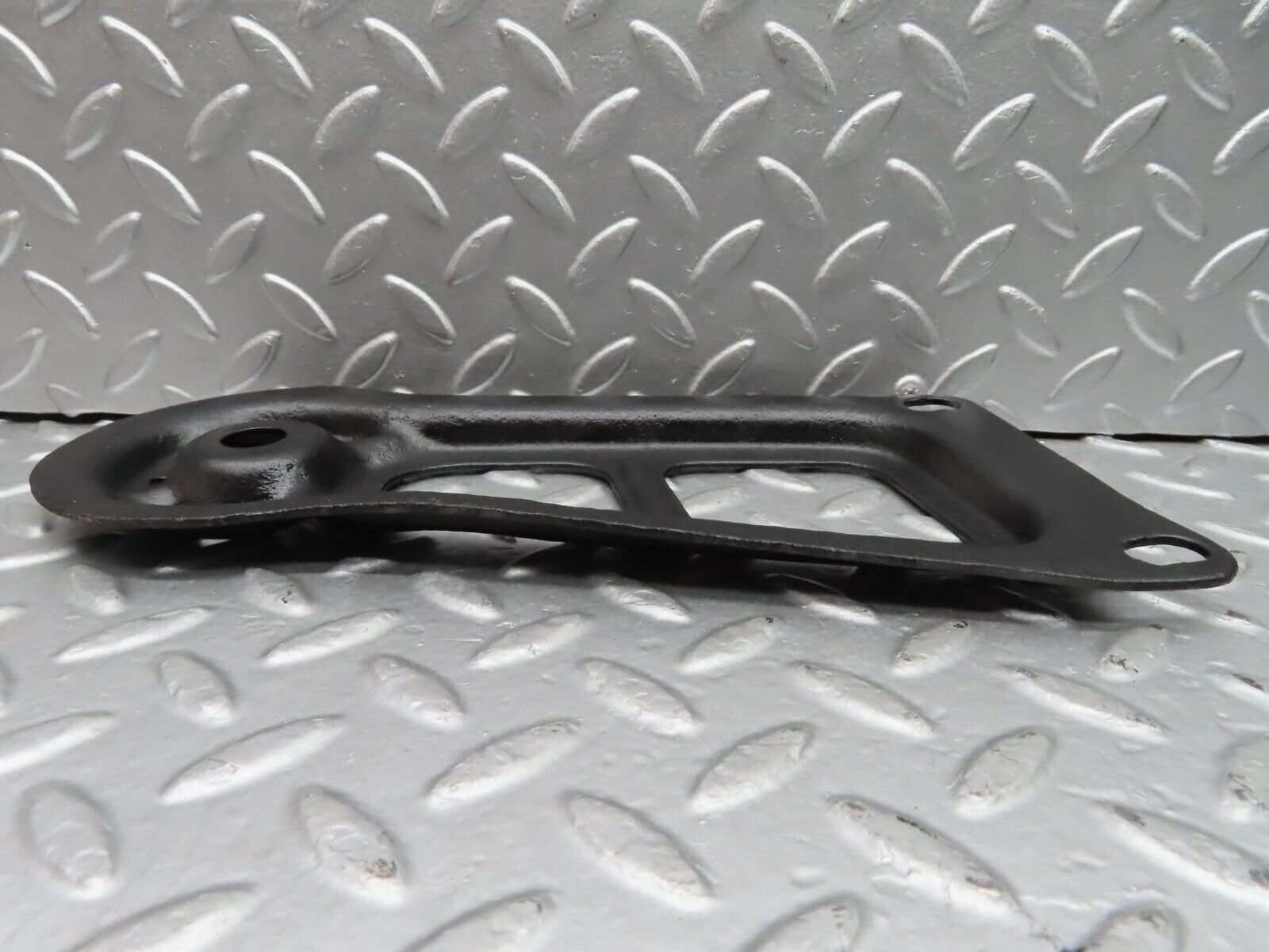 21289 Mercedes-Benz W123 230E Rear Suspension Axle Mounting Bracket