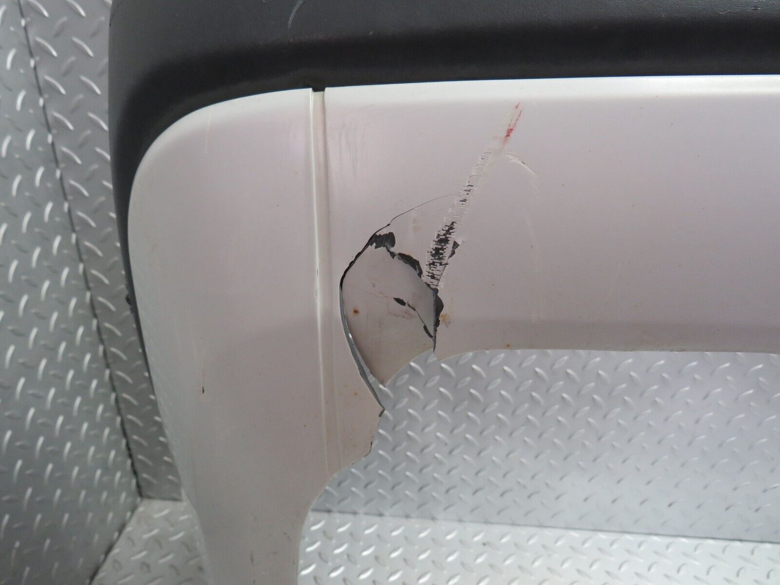 30539 Mercedes-Benz W124 230E Rear Bumper 1248800340