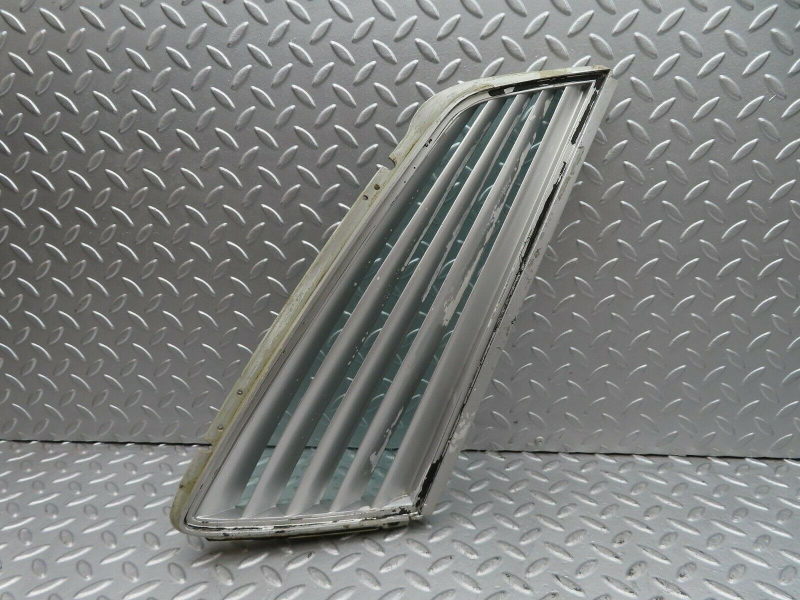 16585 Mercedes-Benz C107 380SLC Side Window Louvre Rear Right