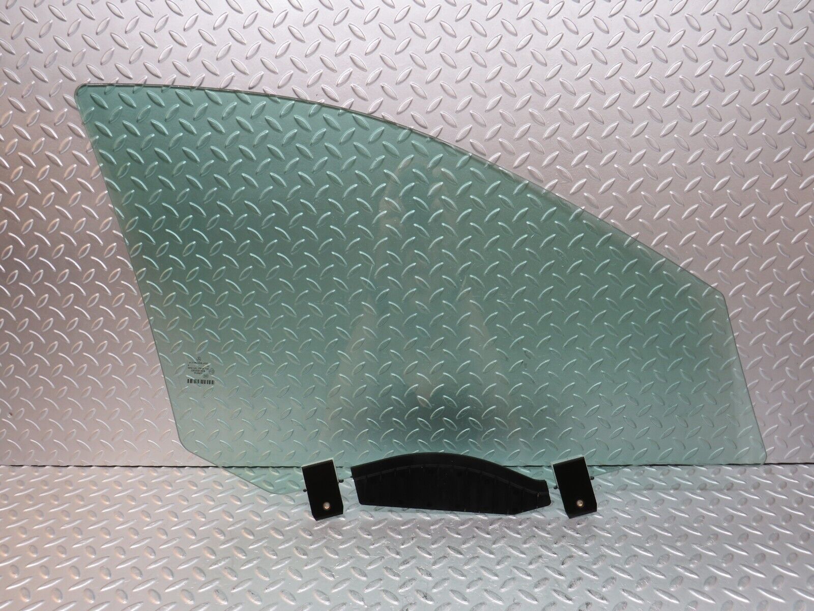 35168 Mercedes-Benz W221 Front Left Door Window Glass
