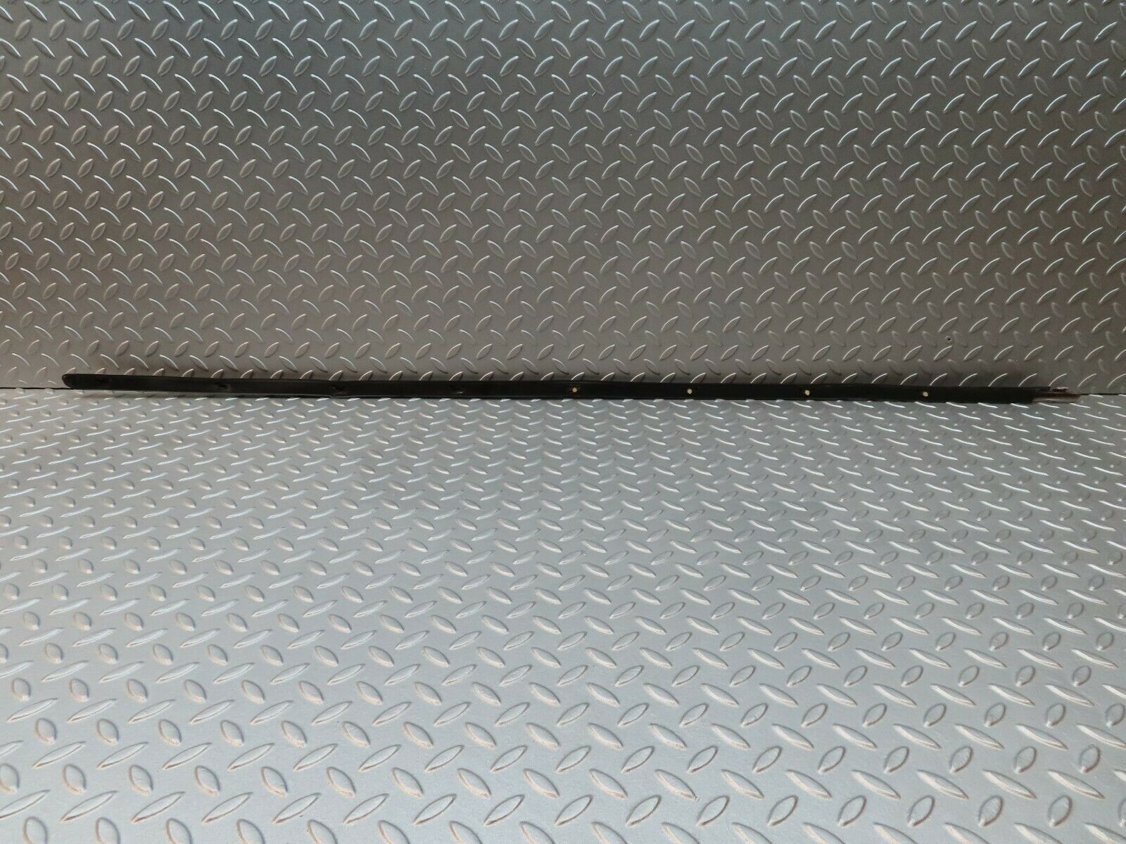 3451 Mercedes-Benz W108 280SE Centre Fender Wing Chrome Trim Front Left