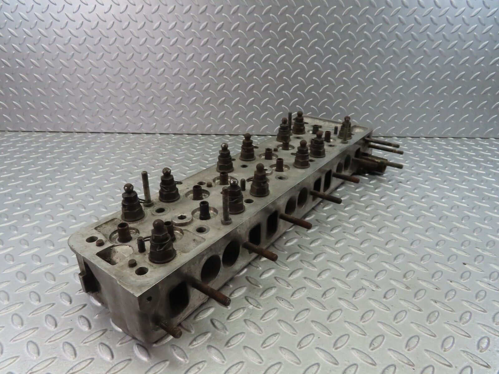 8672 Mercedes-Benz W123 250 Cylinder Head 1230160301