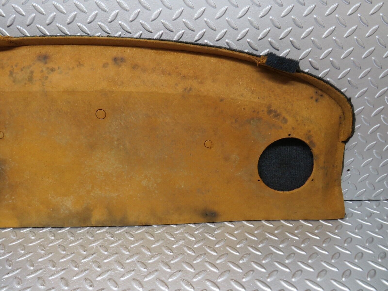 31050 Mercedes-Benz W123 200D Parcel Shelf