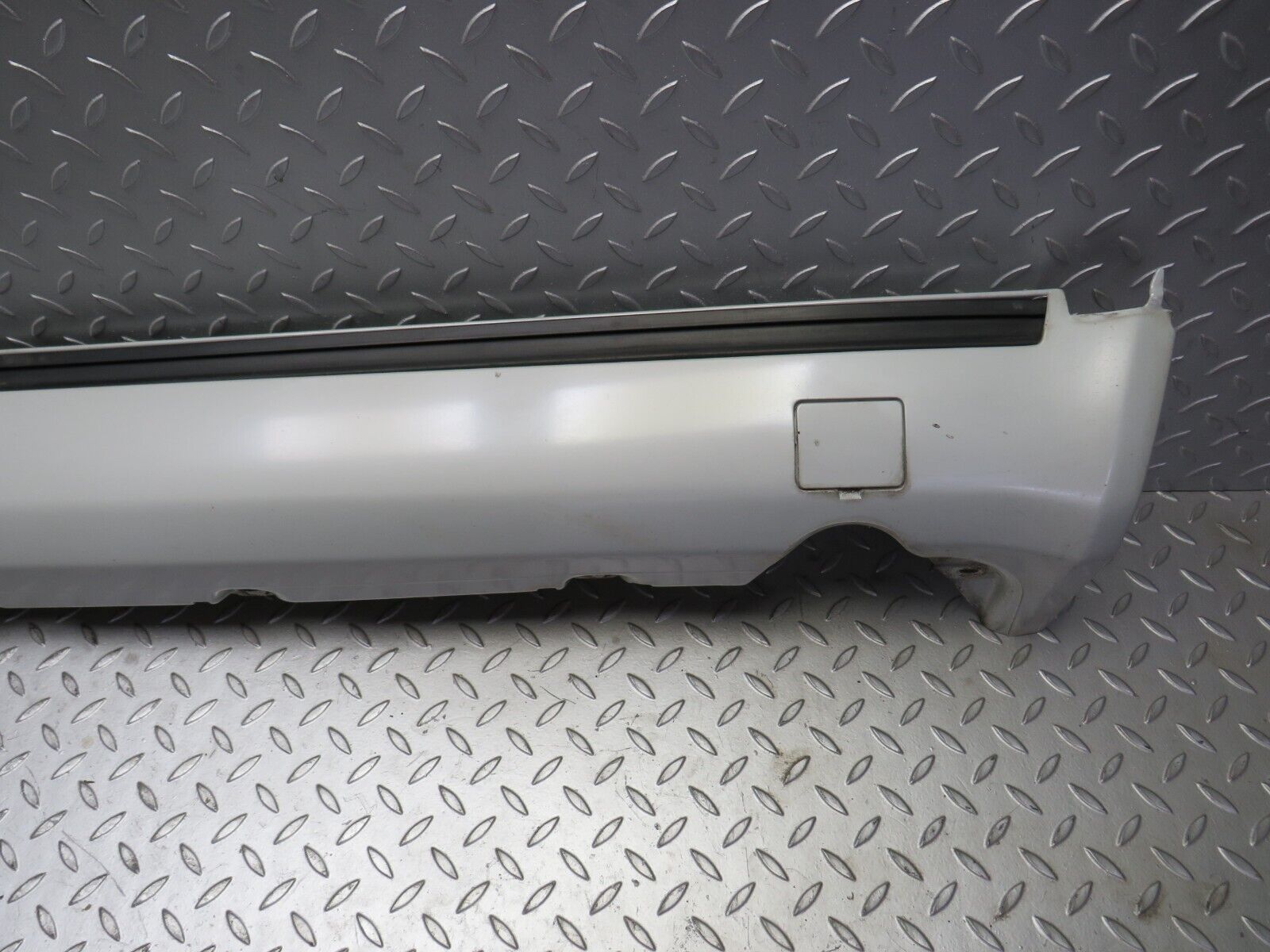 30252 Mercedes-Benz W124 230E Side Skirt Left Side 1246902340