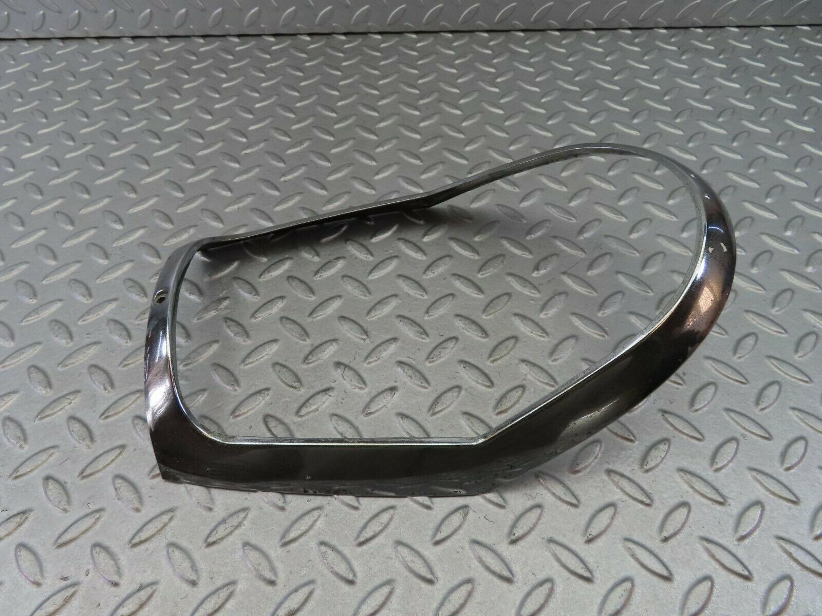 8116 Mercedes-Benz W108 Headlight Chrome Frame