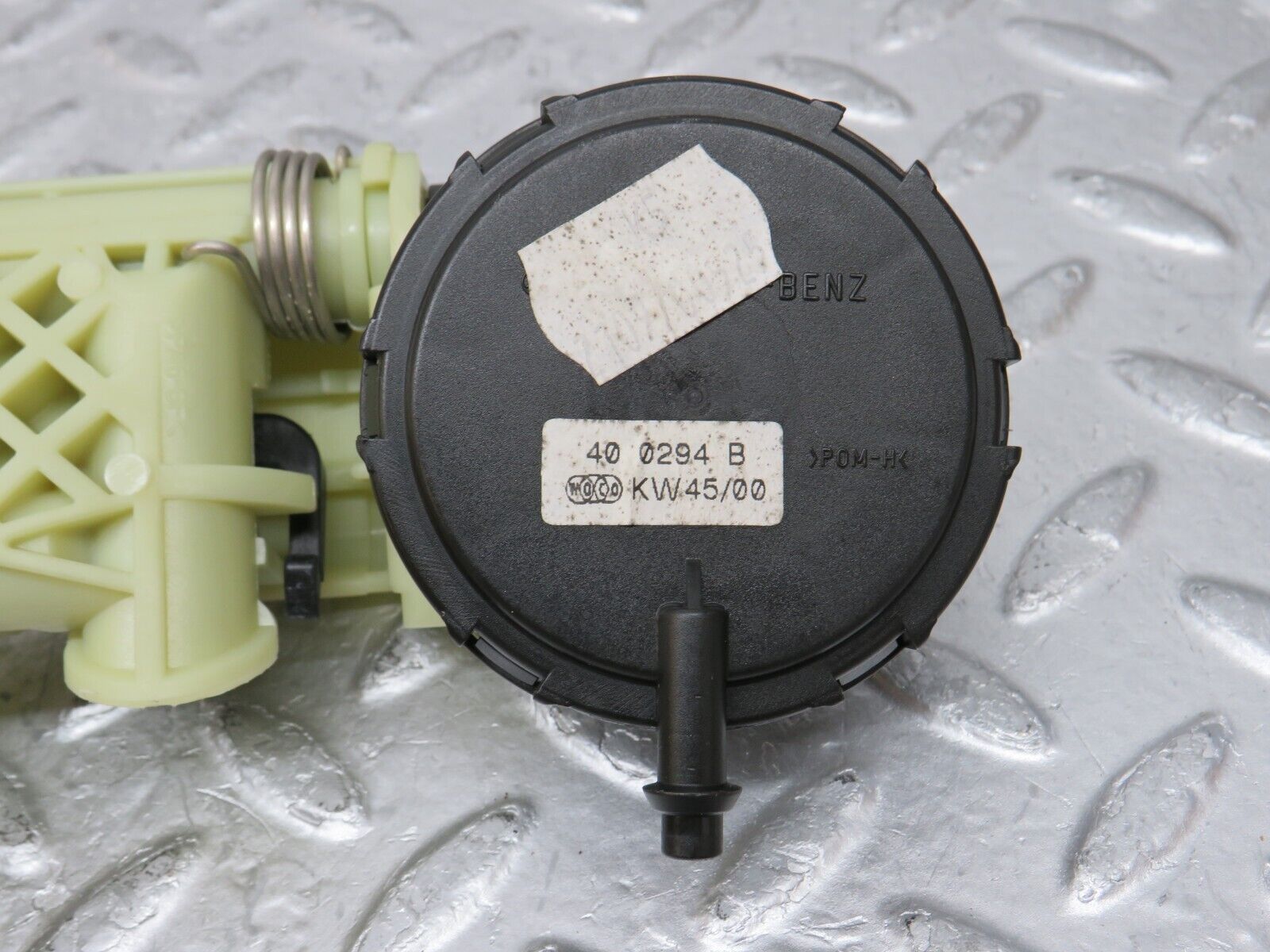 34910 Mercedes-Benz W210 320E Rear Headrest Folding Mechanism 400294B