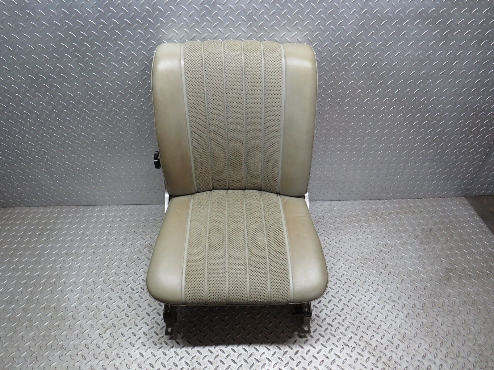 40511 Mercedes-Benz W110 230 Front Left Seat Leather Beige