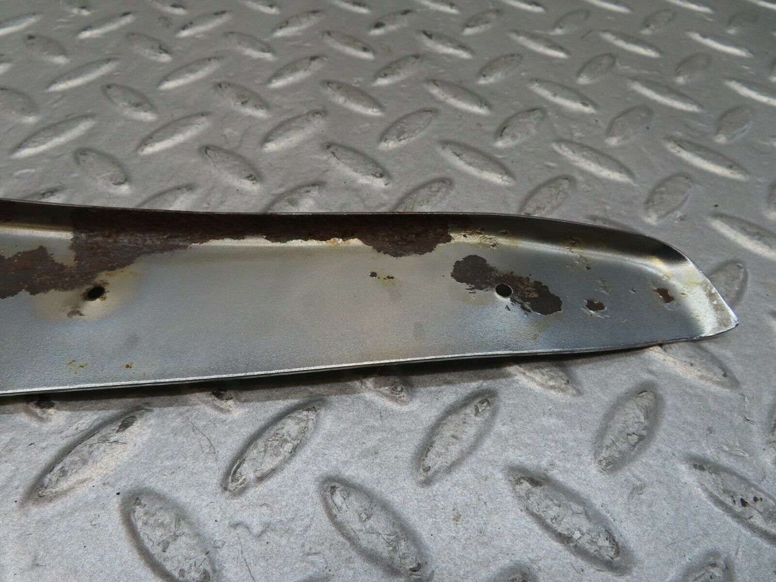 16599 Mercedes-Benz C107 380SLC Right Door Chrome Cover