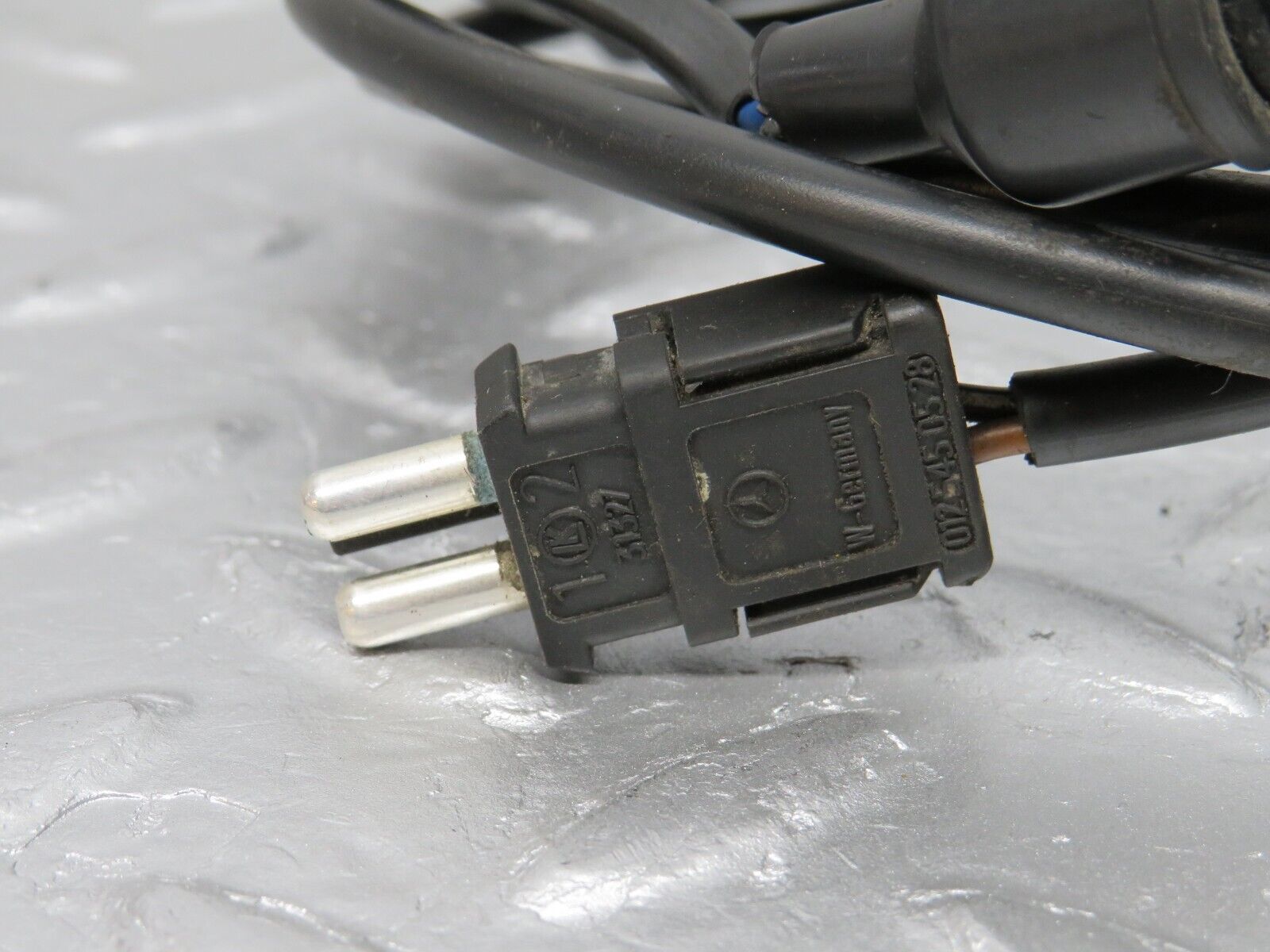 38031 Mercedes-Benz A124 320E Cabriolet Front Wing Indicator Wire