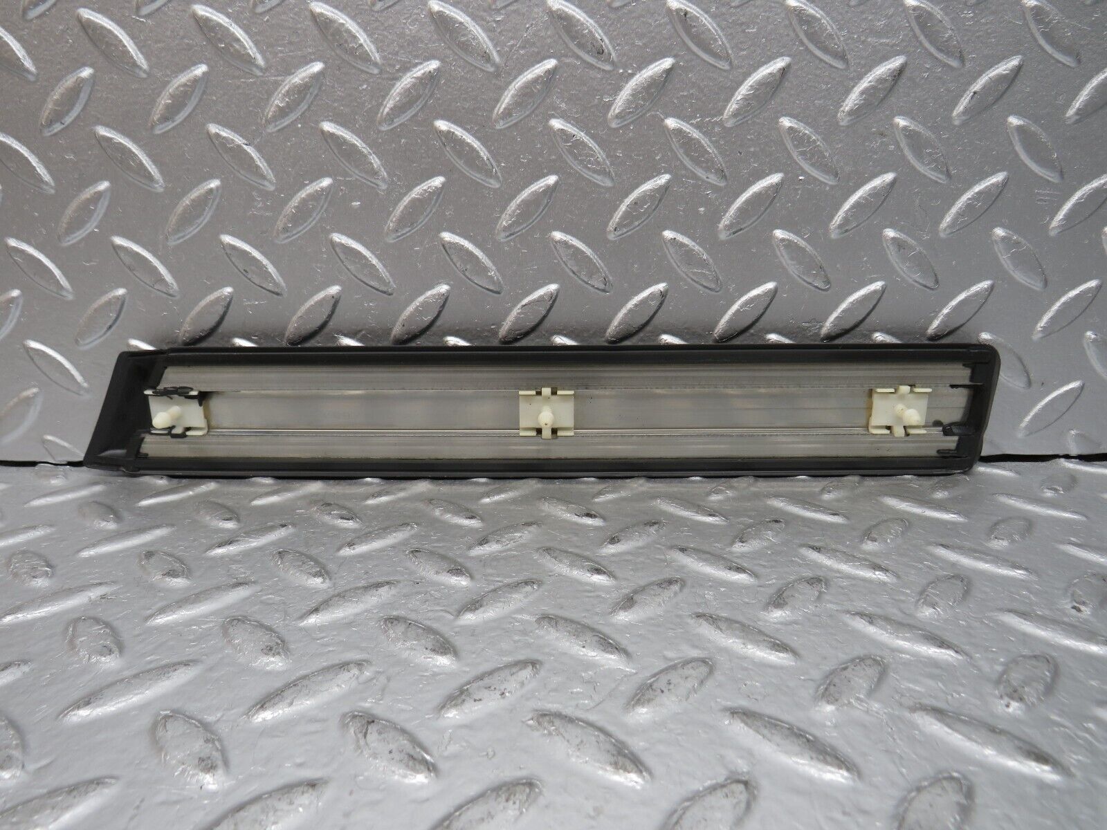 32298 Mercedes-Benz S124 300TE Wagon Front Left Fender Wing Centre Moulding Trim