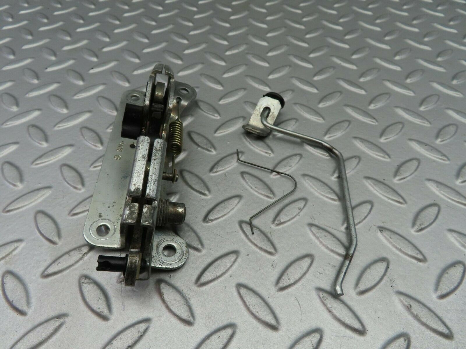 6734 Mercedes-Benz S124 E220 Wagon Rear Seat Bench Locking Mechanism Lock Left