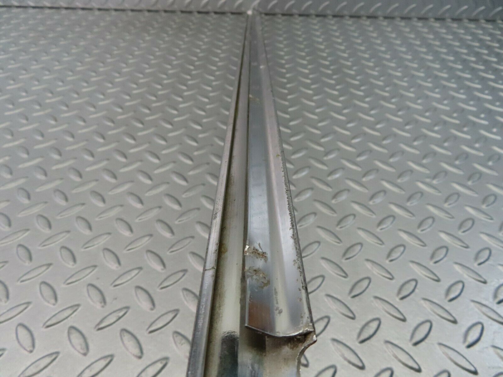 7286 Mercedes-Benz W116 450SE Rear Left Door Chrome Trim