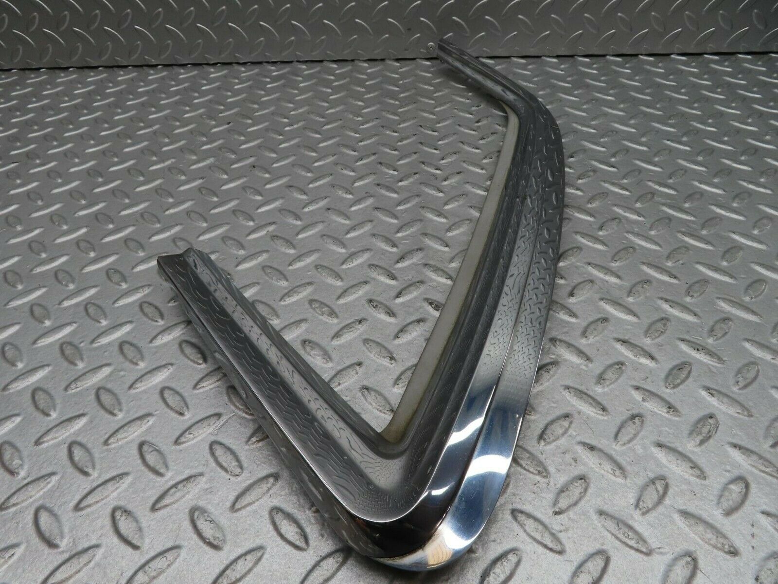 16589 Mercedes-Benz C107 380SLC Rear Left Quarter Window Chrome Frame