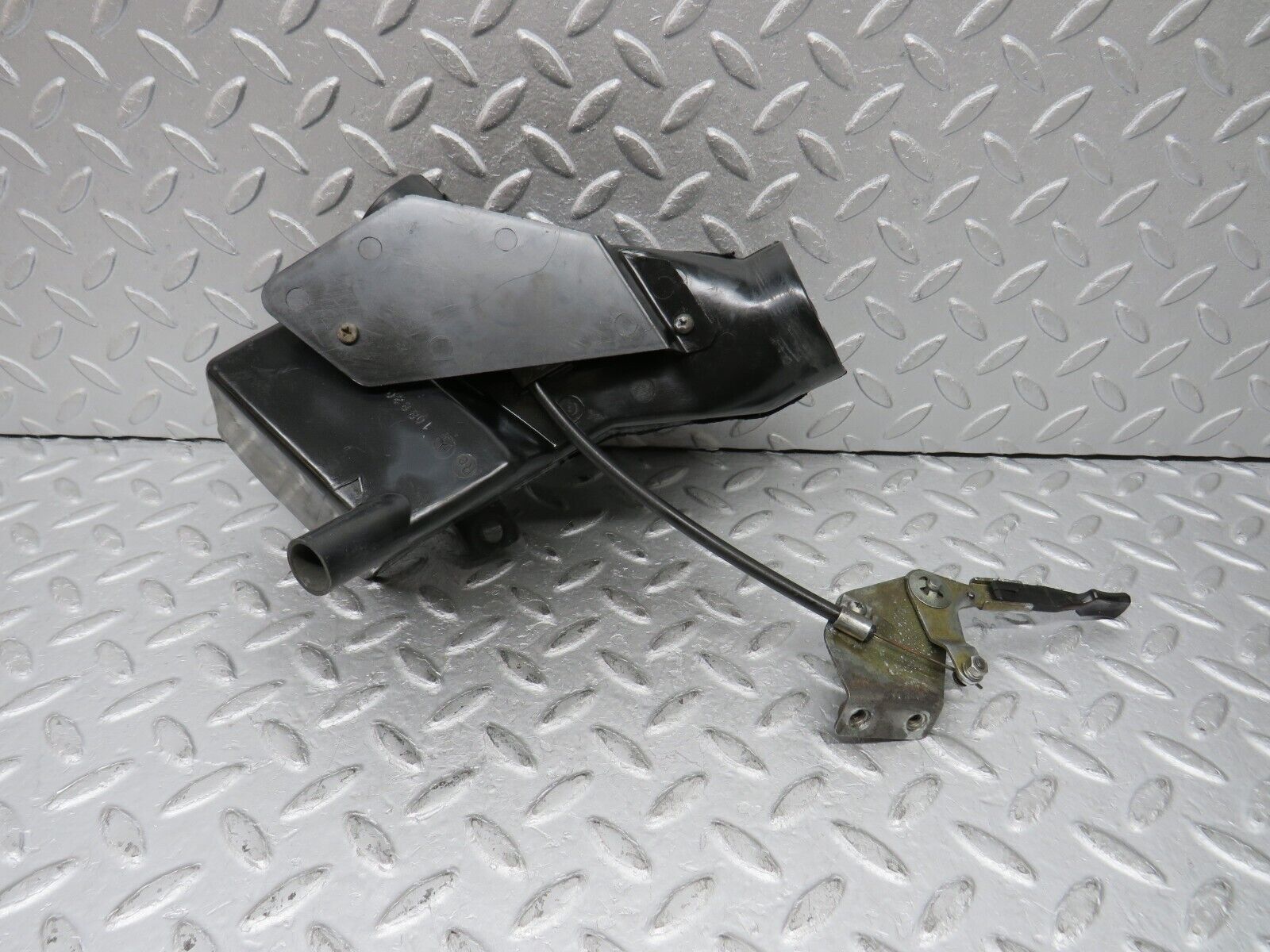 35912 Mercedes-Benz W108 Air Vent Control Right Side 1088301245