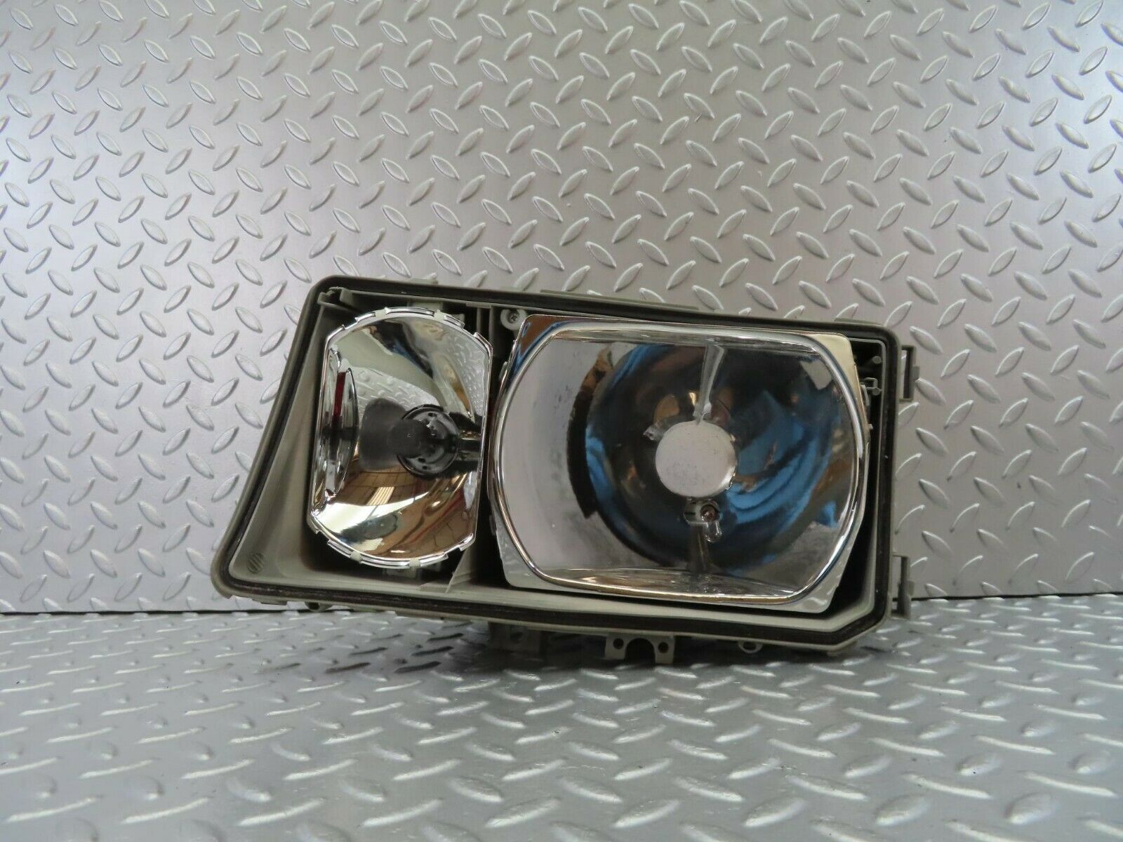 10506 Mercedes-Benz W201 190E Headlight Bosch Left Side 0301067725