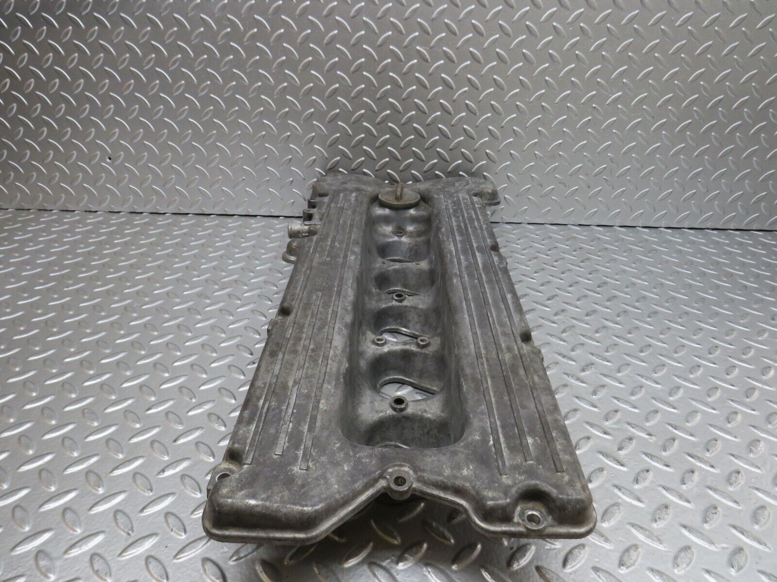 28071 Mercedes-Benz W123 280E Cylinder Head Valve Cover 1100160905