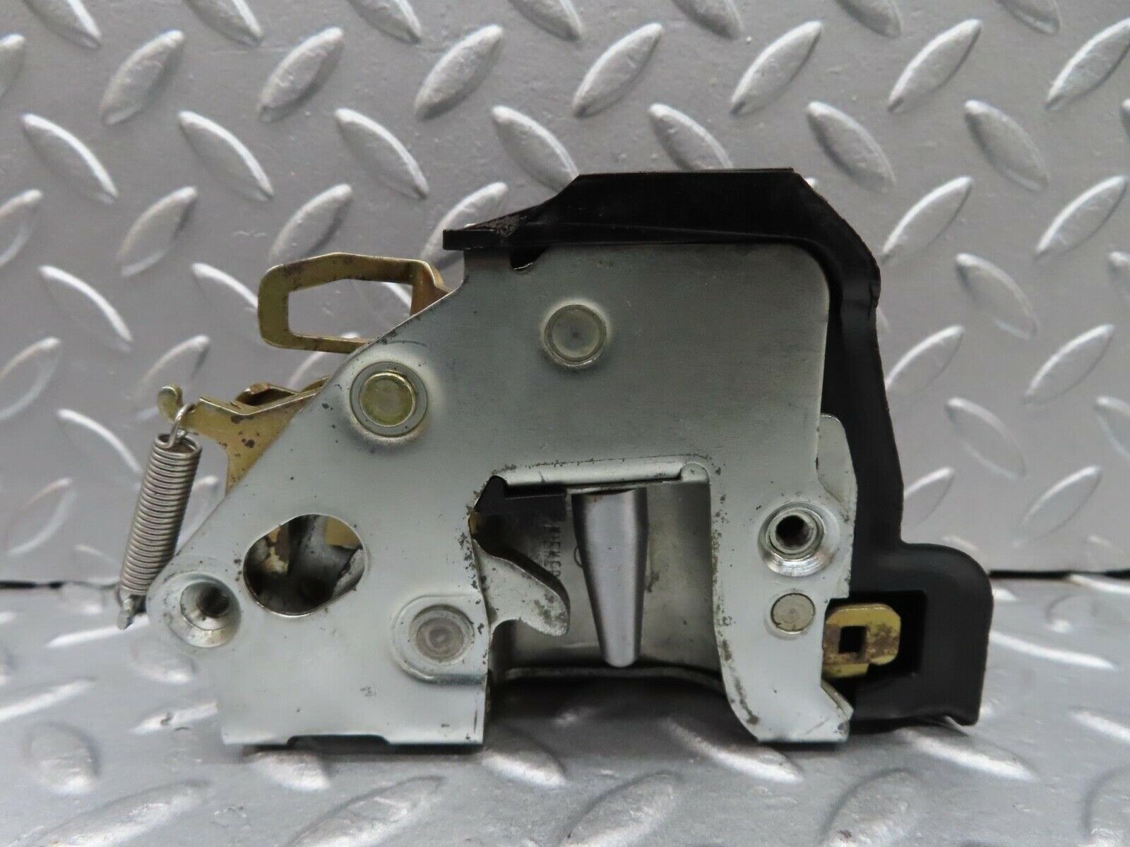16053 Mercedes-Benz W123 280E Rear Left Door Lock Mechanism 1237330108