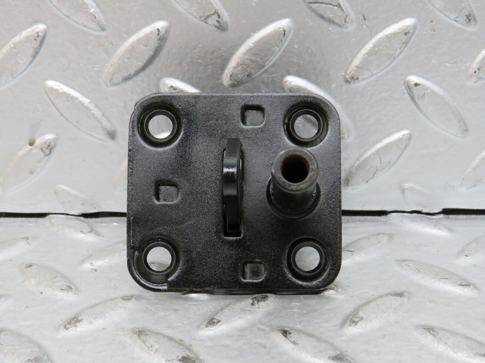 28375 Mercedes-Benz S123 240D Wagon Bonnet Lock Latch