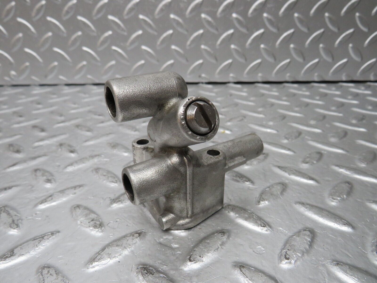 29865 Mercedes-Benz W123 230E Idle Control Valve 1020940512