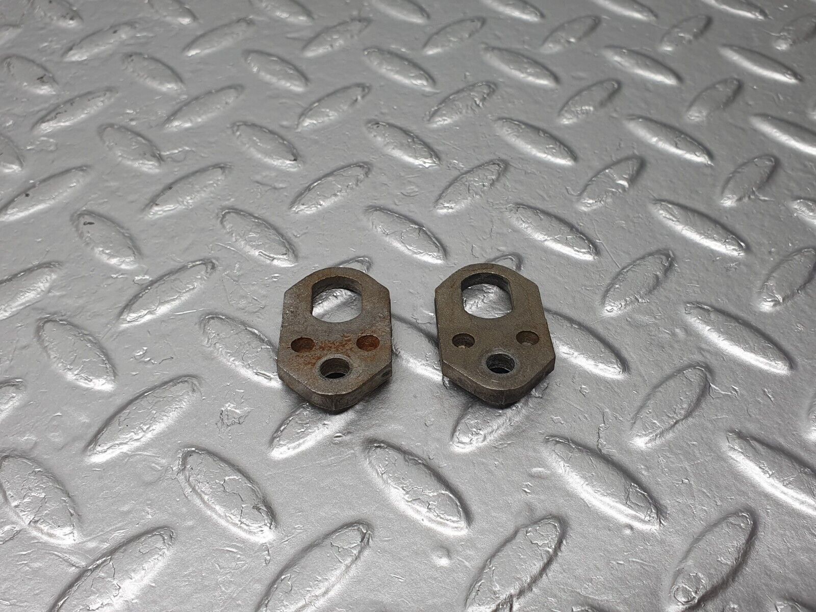 41363 Mercedes-Benz W116 350SE Fuel Injector Bracket Holder 2X