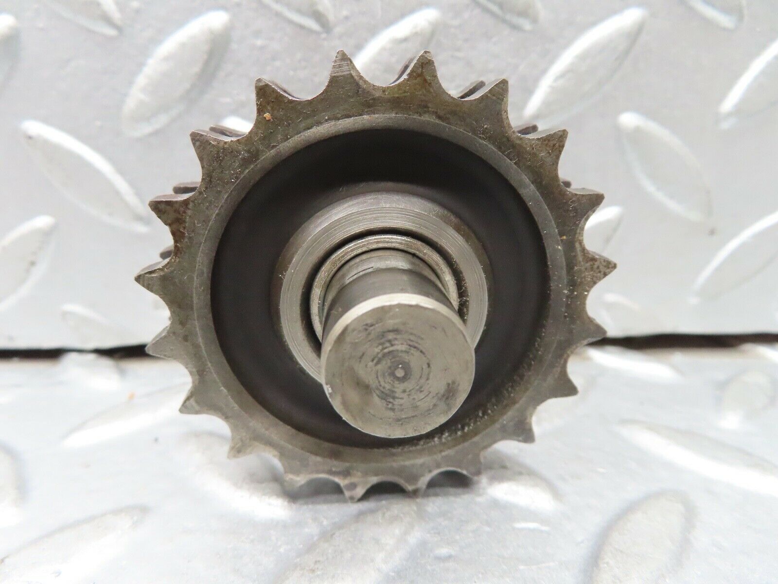 19105 Mercedes-Benz W123 300D Idler Sprocket Gear & Pin
