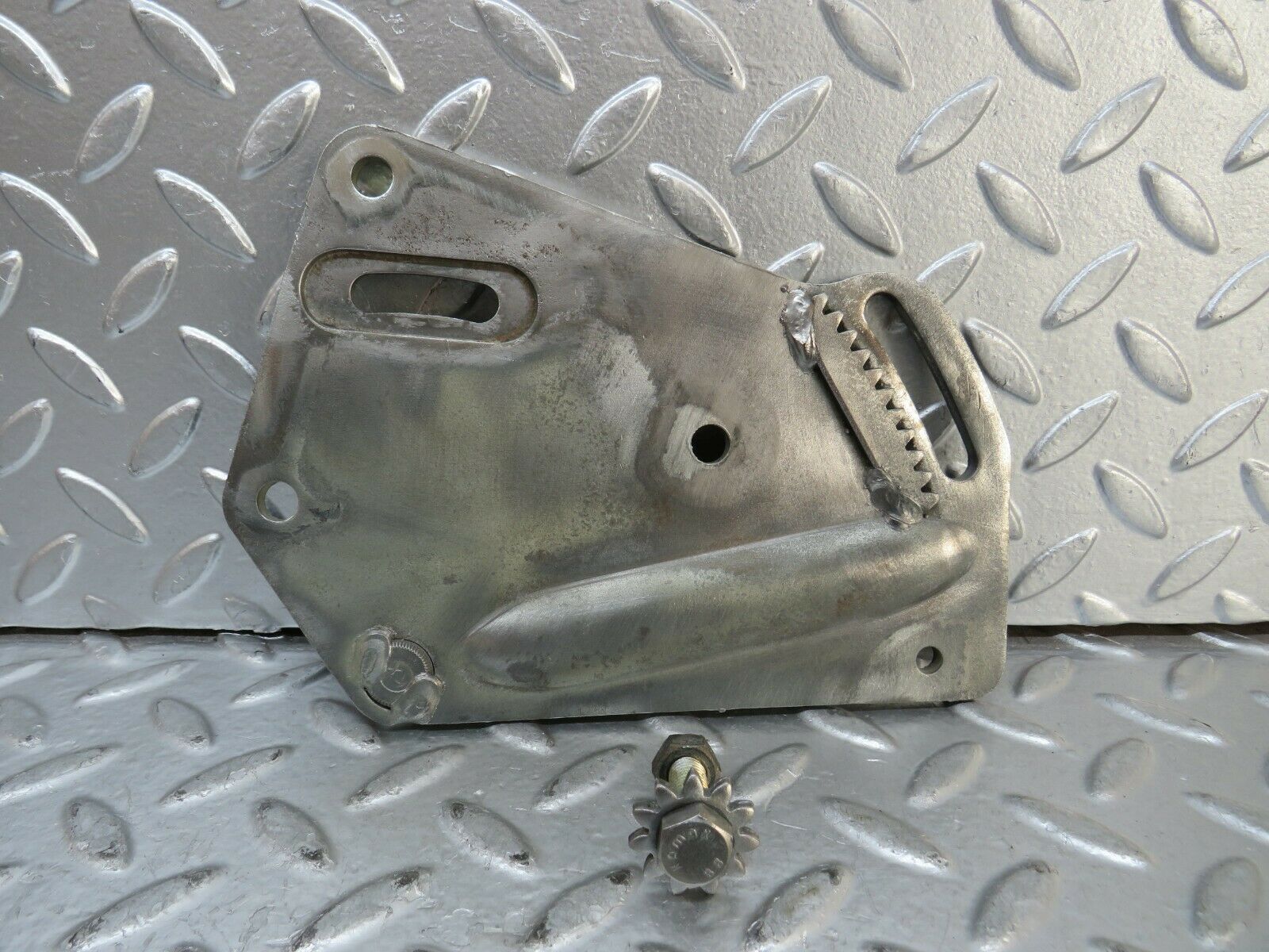 23861 Mercedes-Benz C107 450SLC Coupe Power Steering Pump Bracket