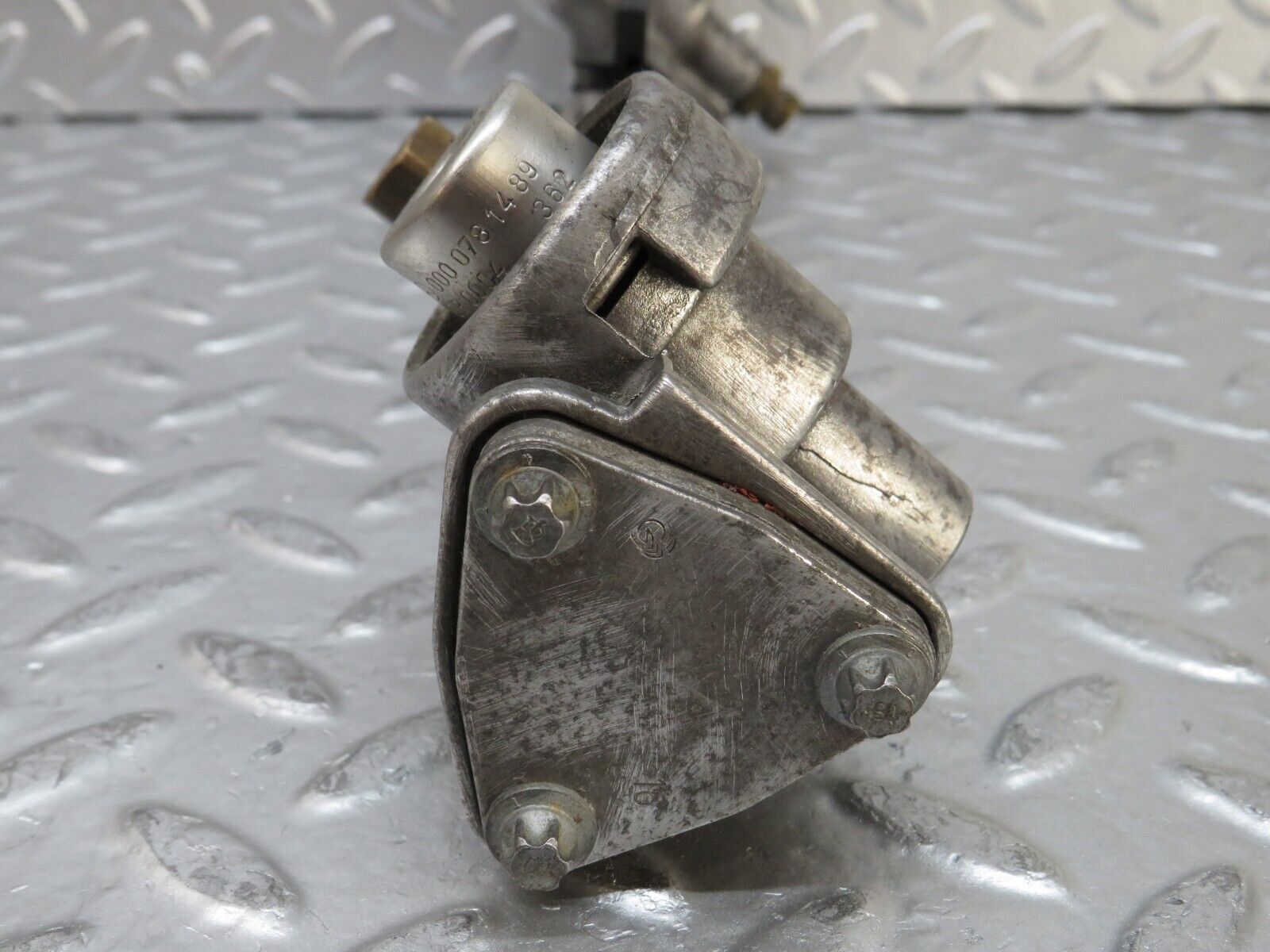 26690 Mercedes-Benz C124 220CE Coupe Fuel Injector Rail 1110780745