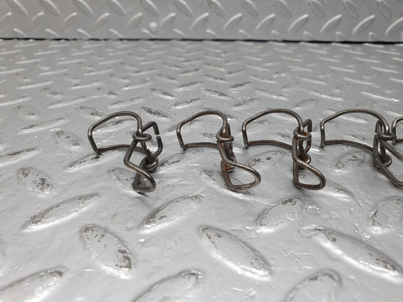 41196 Mercedes-Benz W126 300SE Air Filter Box Housing Clip Set 7x