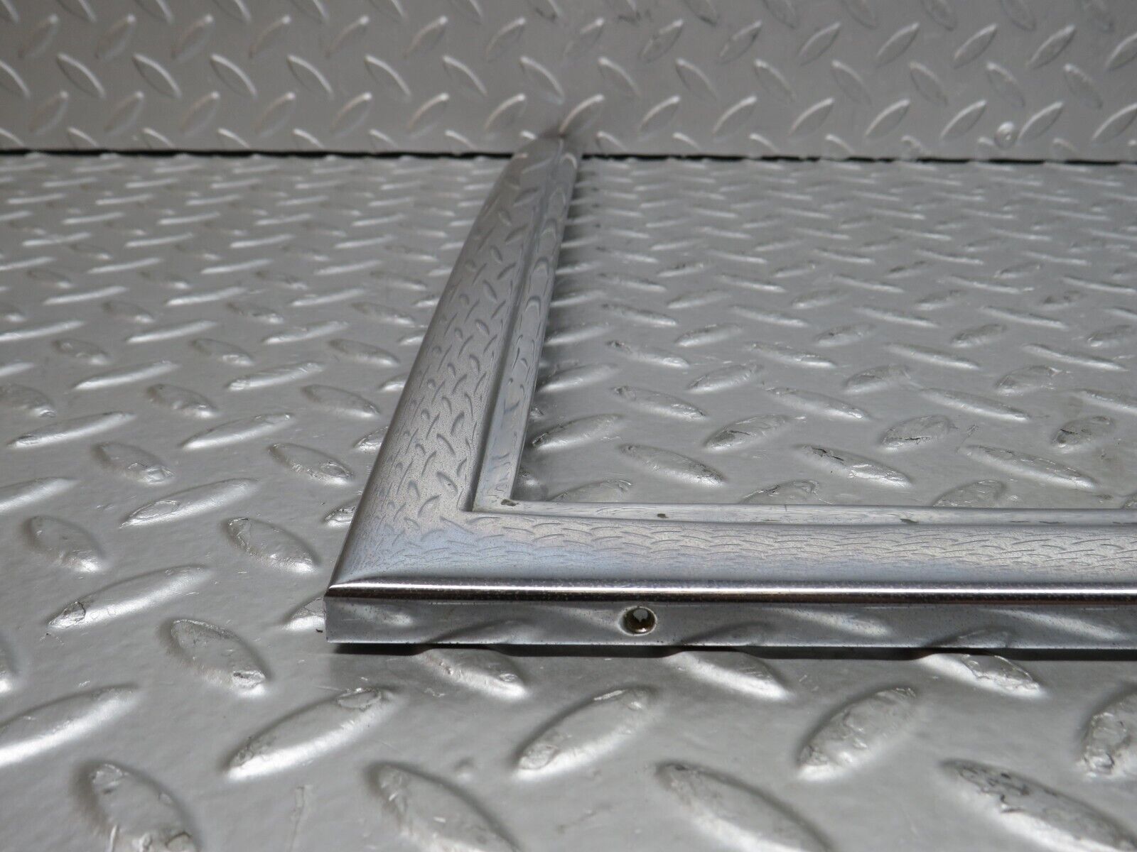 37317 Mercedes-Benz W109 300SEL Front Left Door Chrome Window Frame