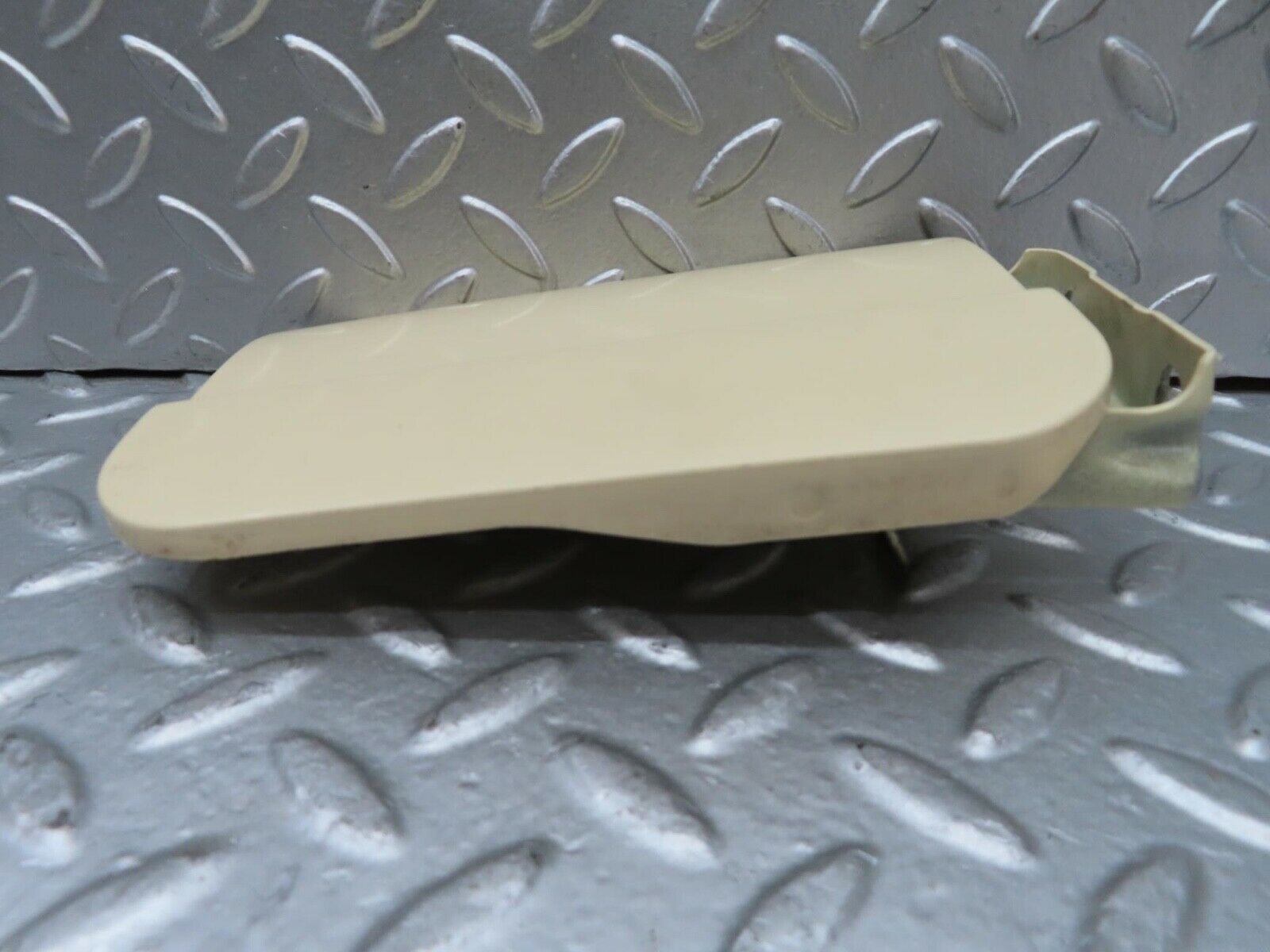 15326 Mercedes-Benz W123 230E Fuel Tank Flap Cap 1235840039