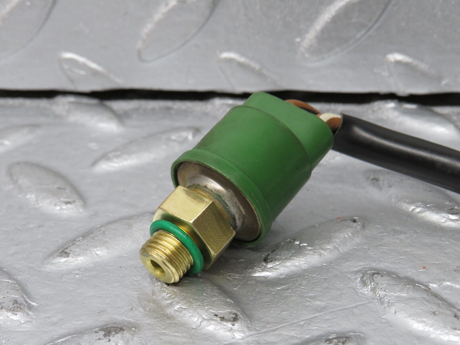 39724 Mercedes-Benz R129 320SL Coupe Aircon Pressure Switch 0048206710