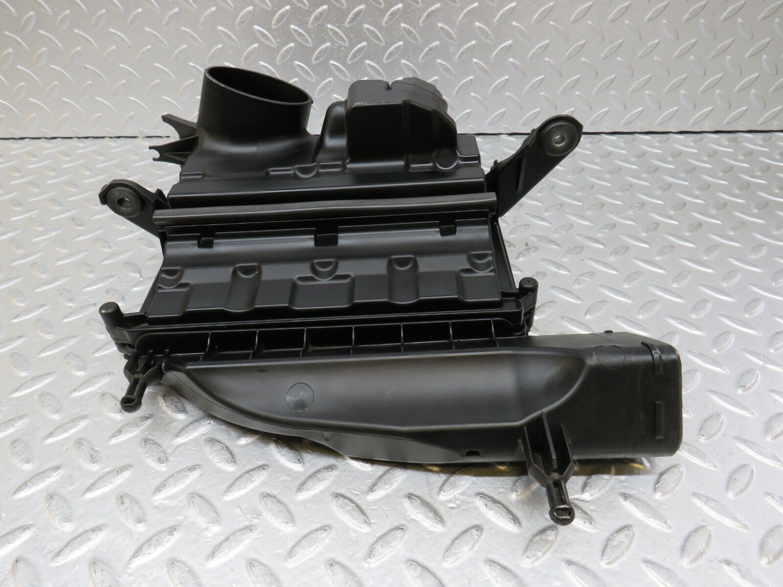 35116 Mercedes-Benz W221 Air Filter Box Housing 6420902101 0051535028