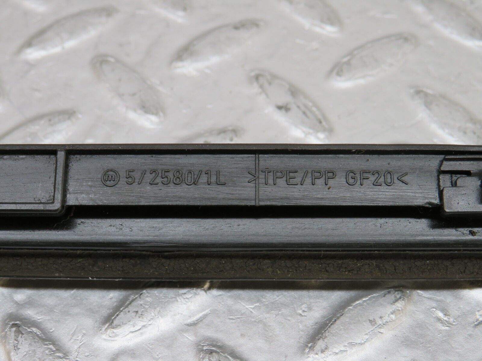 35259 Mercedes-Benz W221 Rear Left Door Lower Seal Trim 2216900362