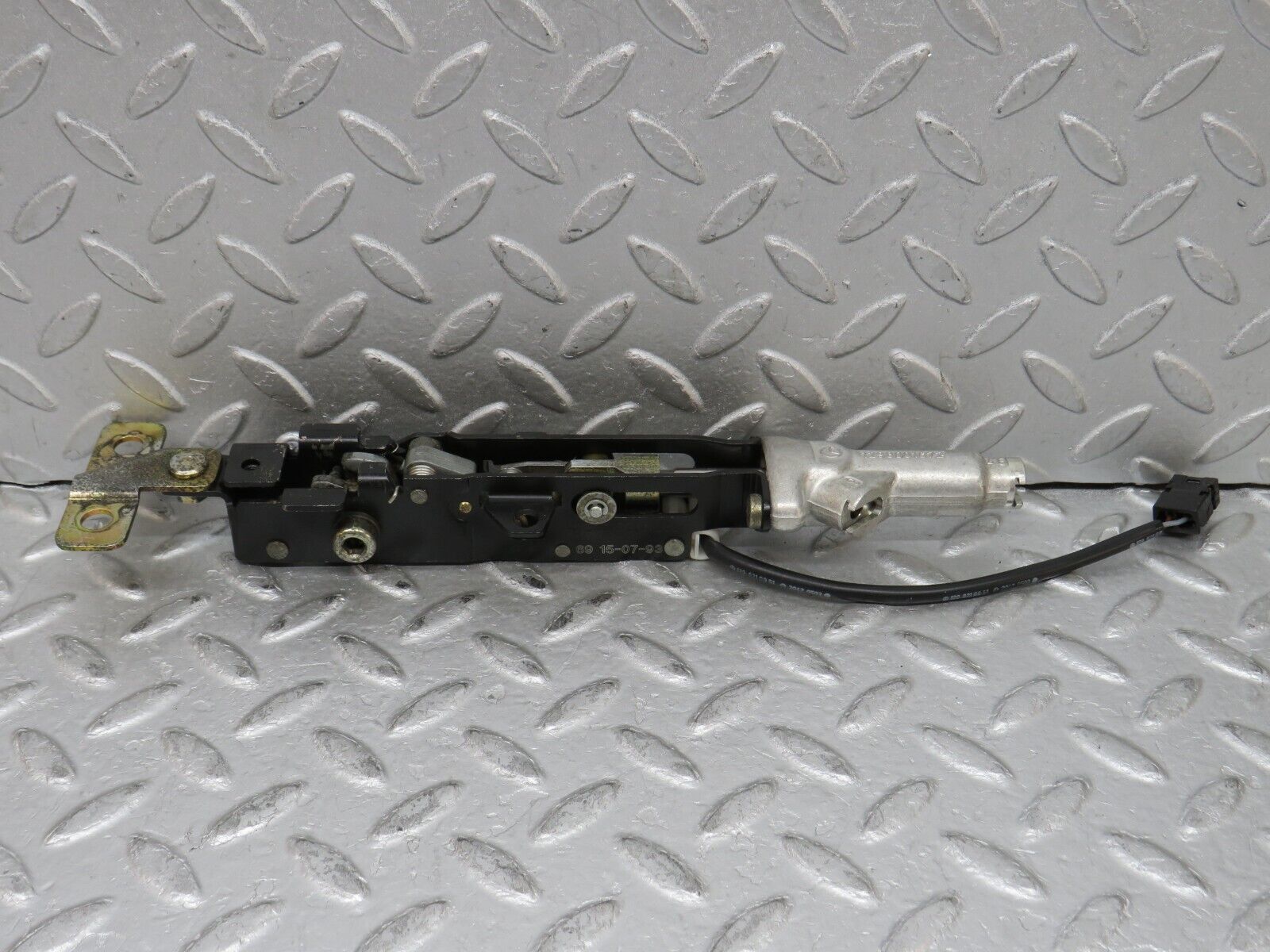 37820 Mercedes-Benz A124 320E Cabriolet Soft Top Cover Lock 1247700426 1298210951 1298001672