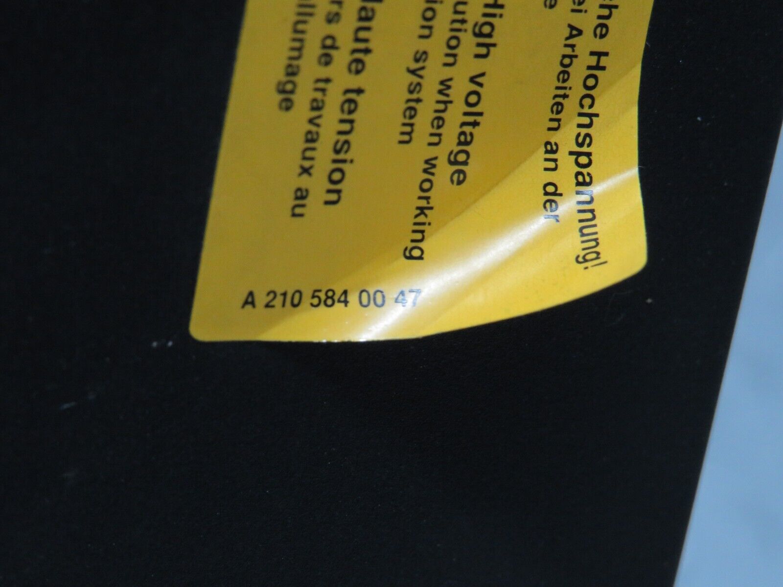 39411 Mercedes-Benz R129 320SL Coupe Ignition Lead Cover 1041590425 2105840047