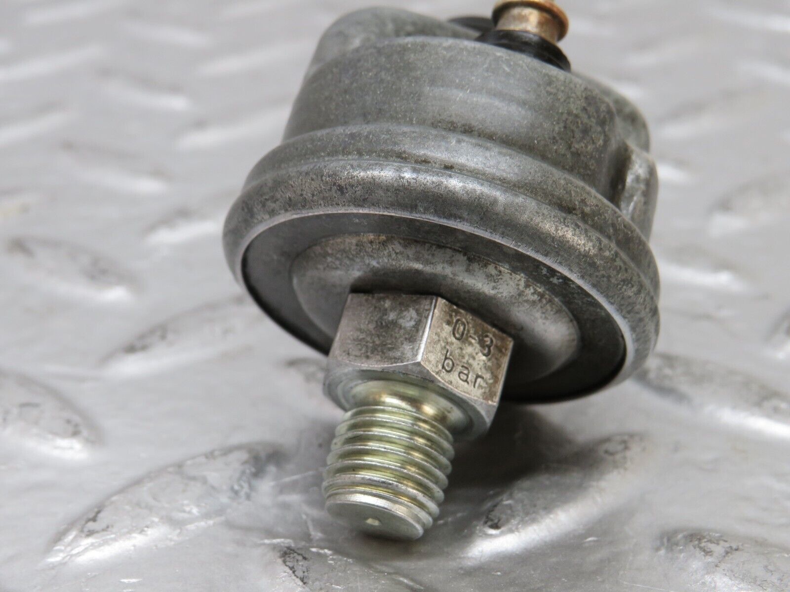 25780 Mercedes-Benz W124 280E Oil Pressure Sensor 0065429417