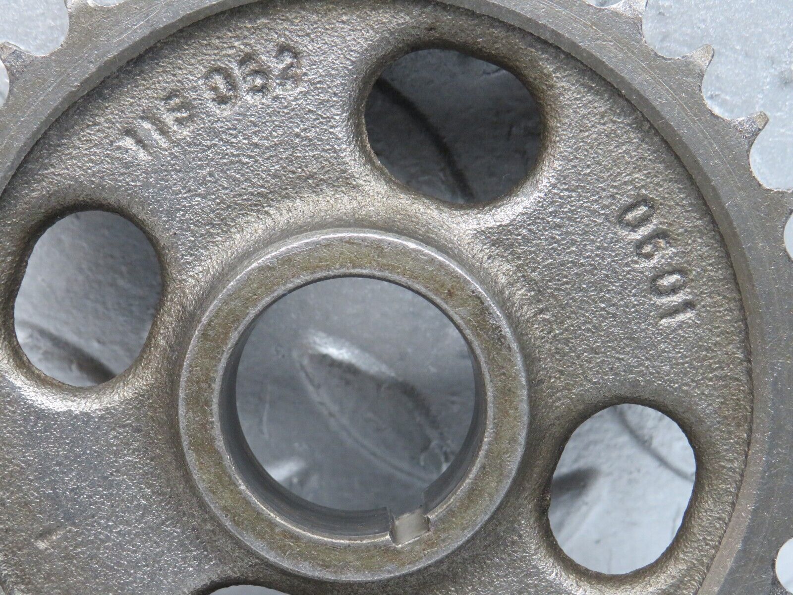 37609 Mercedes-Benz W109 300SEL Camshaft Timing Gear 1160520601