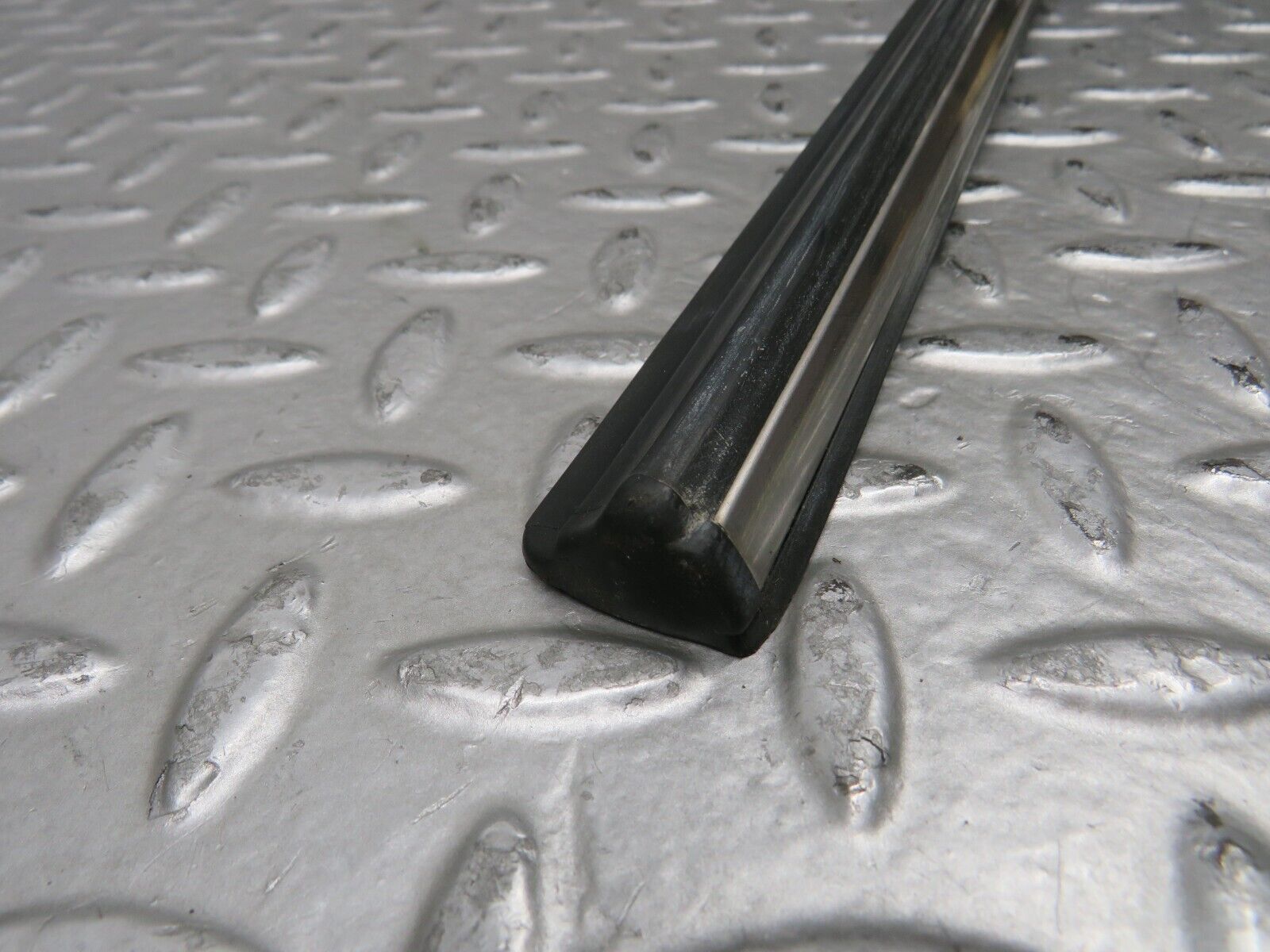 28625 Mercedes-Benz W123 280E Trunk Boot Lid Chrome Moulding Trim