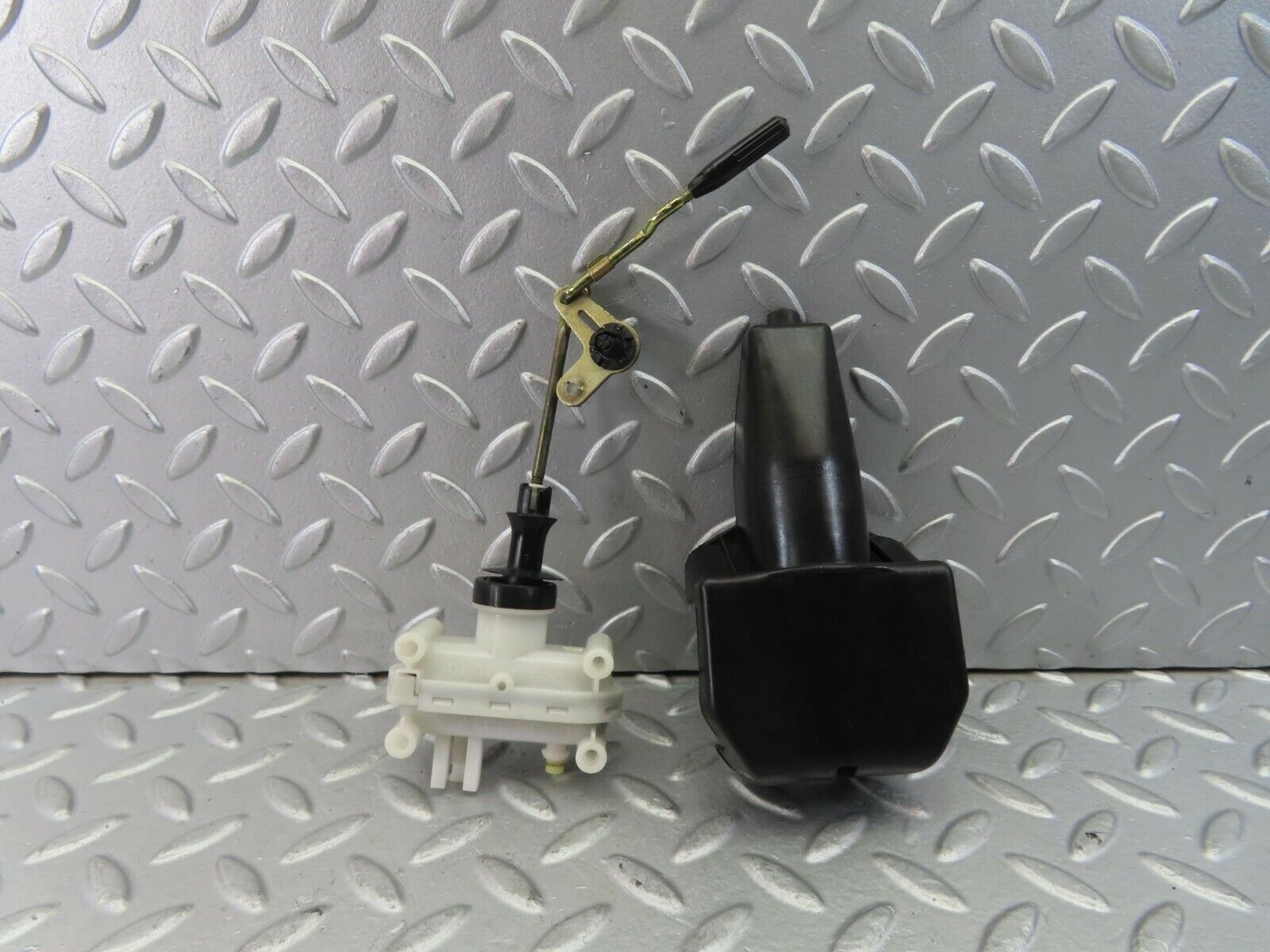 26932 Mercedes-Benz W123 240D Door Lock Vacuum Actuator Rear Left 2018050590