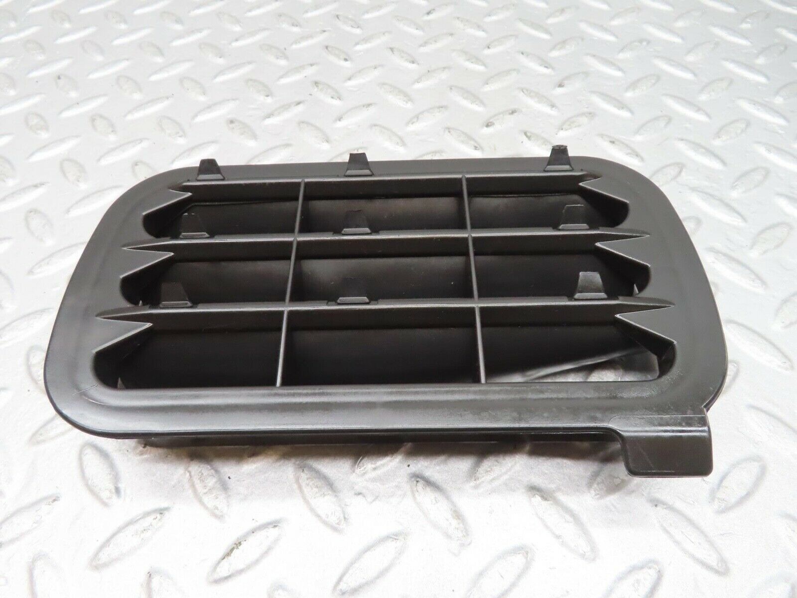 16201 Mercedes-Benz W124 260E Rear Air Intake Vent 1248370230