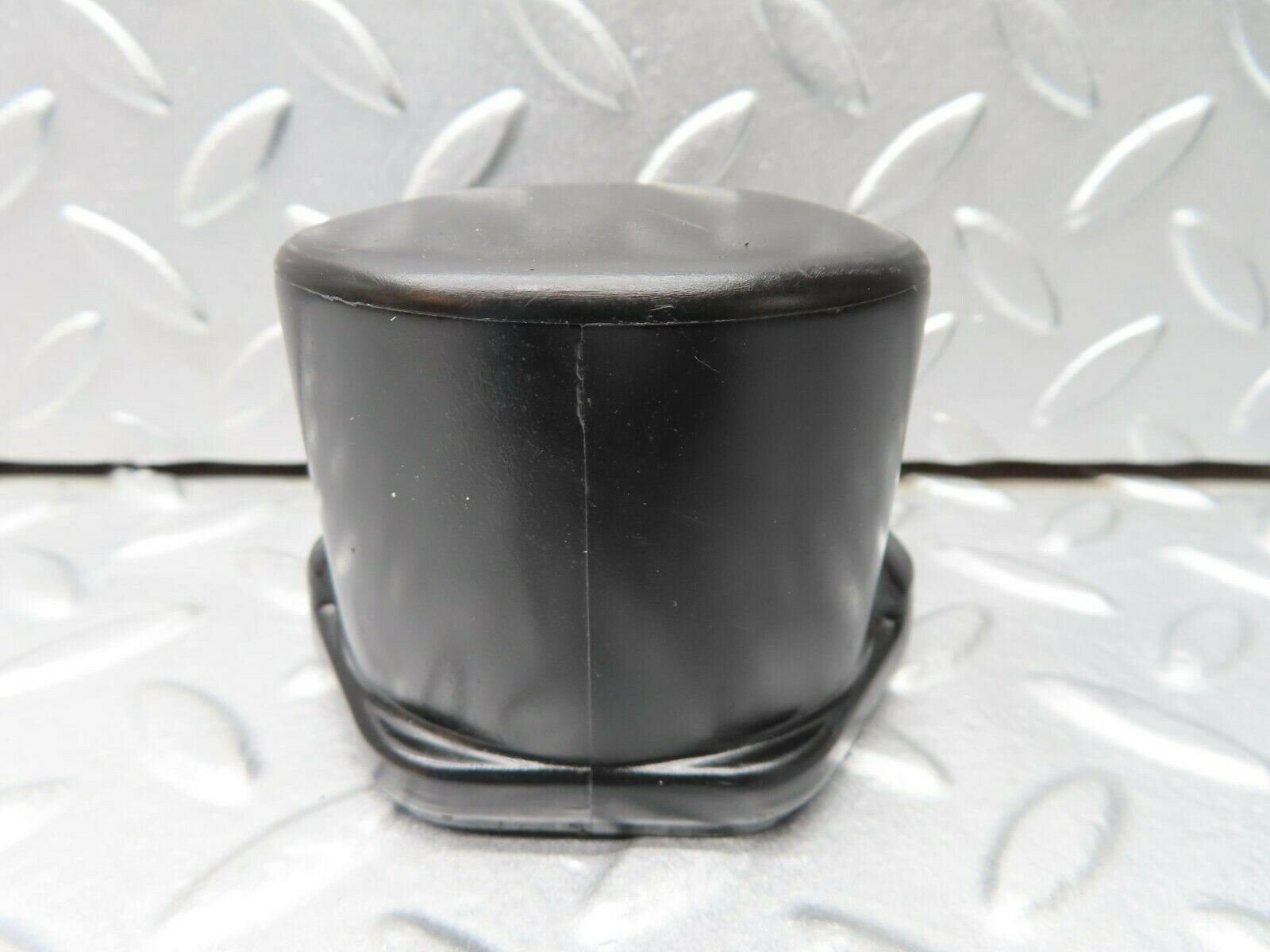 16307 Mercedes-Benz W124 260E Ignition Coil Cover Cap 0001582285