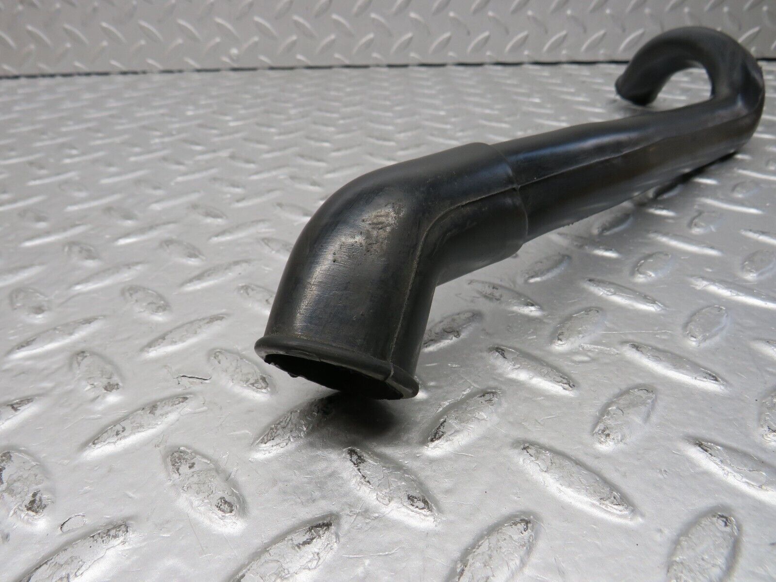 38003 Mercedes-Benz A124 320E Cabriolet Water Drain Hose Left 1246280194