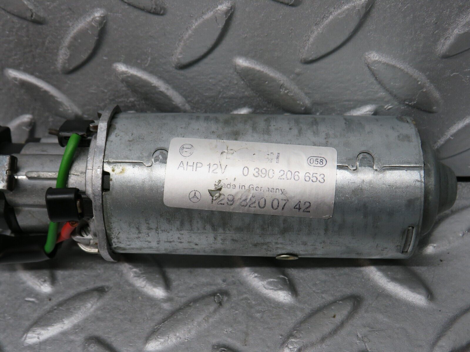 36851 Mercedes-Benz R129 300SL-24 Front Left Seat Adjustment Motor Bosch 1298200742 0390206653