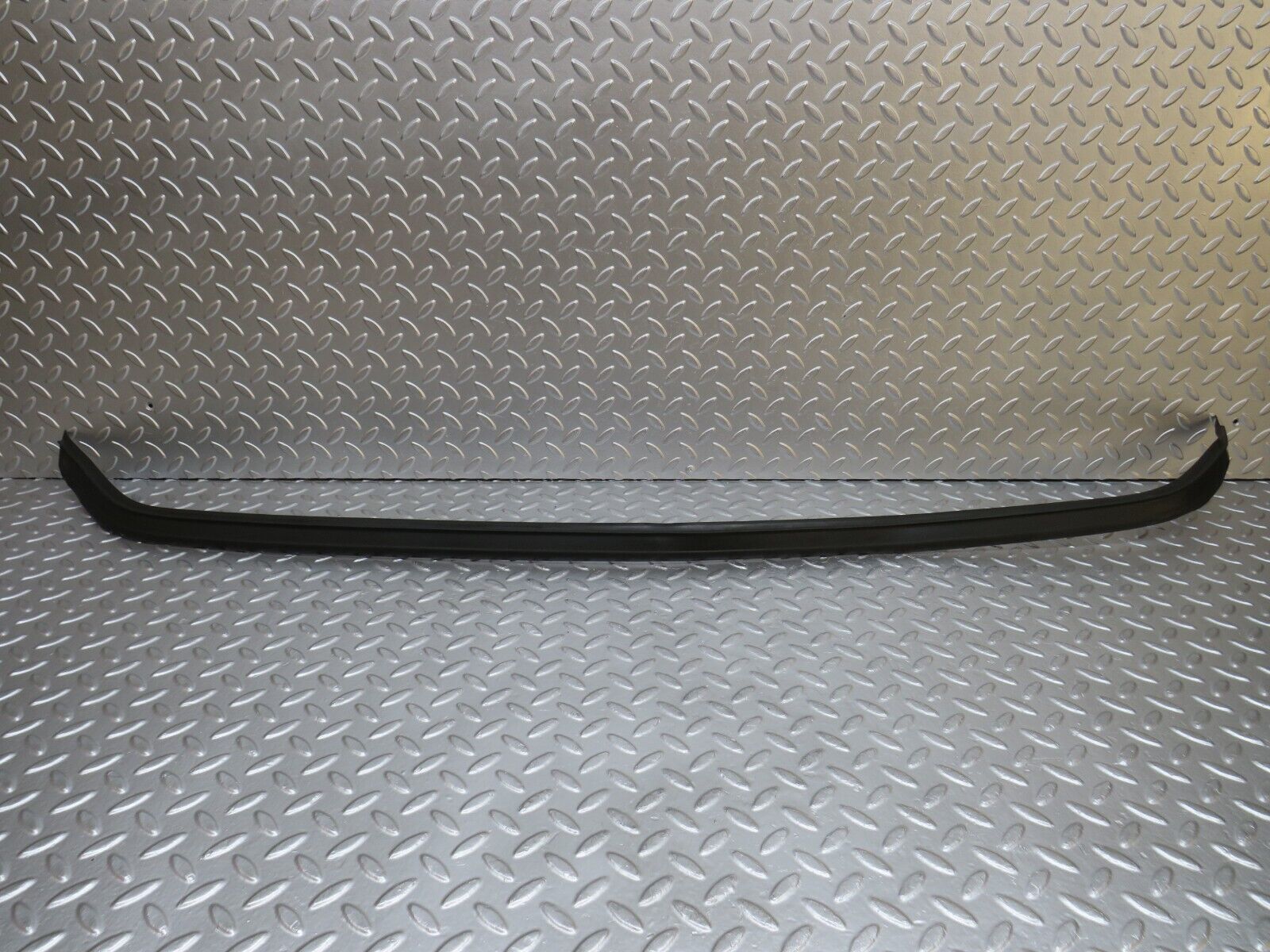 29242 Mercedes-Benz W124 230E Rear Windscreen Lower Rubber Seal