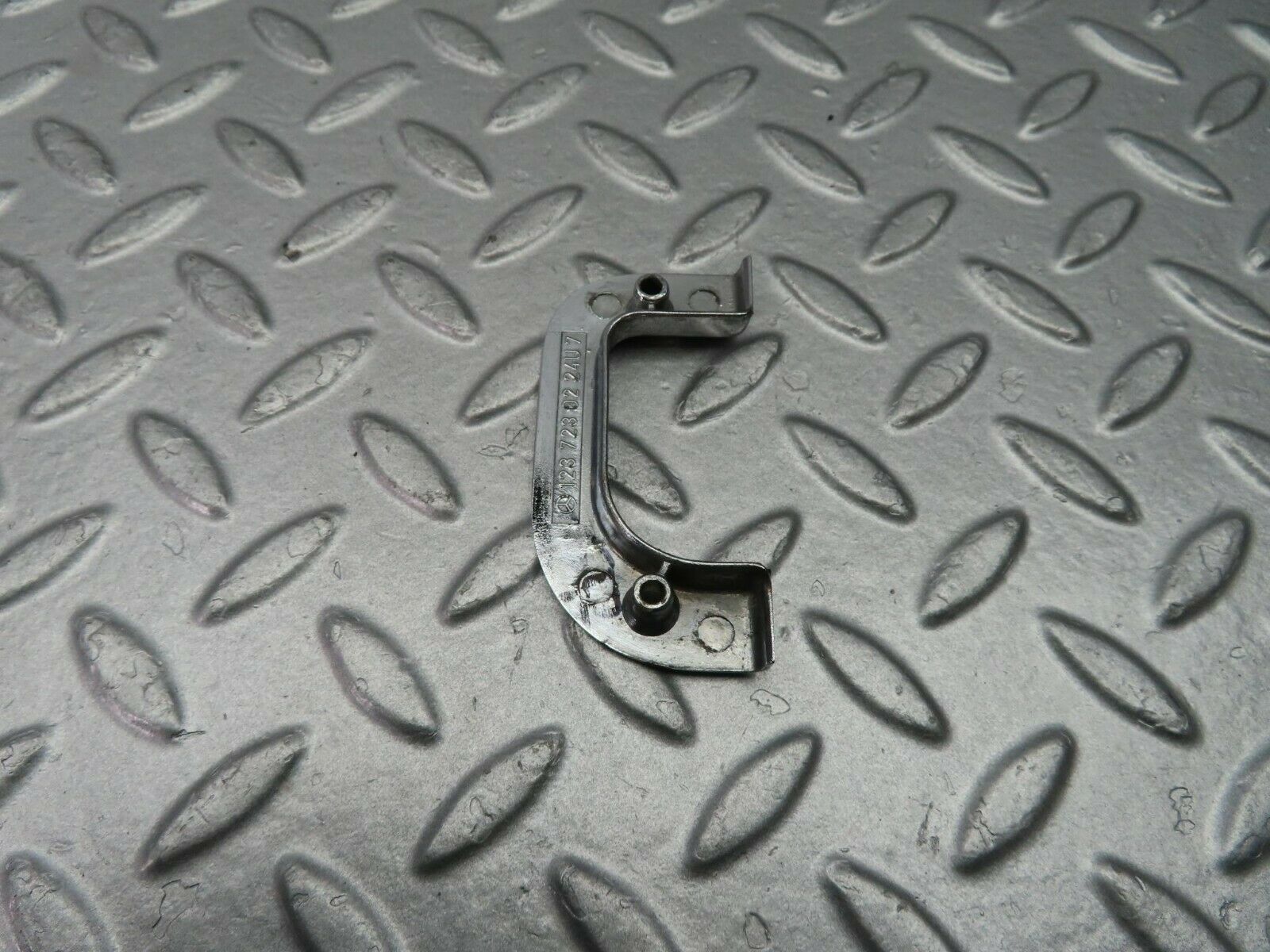 9914 Mercedes-Benz C123 230CE Coupe Right Interior Chrome Door Latch Trim